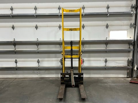 1,000 lb. Big Joe #2178, Hydraulic Stacker - Image 2