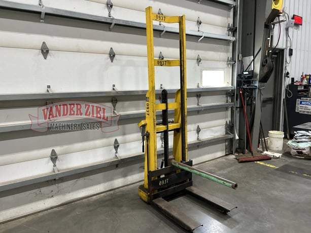 1,000 lb. Big Joe #2178, Hydraulic Stacker - Image 4