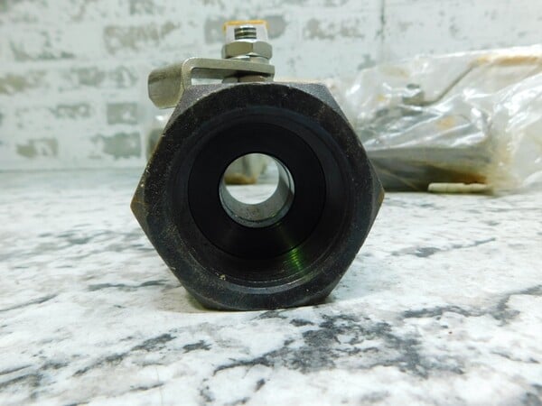 6 NEW 1 1/2" NPT C & C Ball Valve, 2000 WOG, A105 NEW - Image 6
