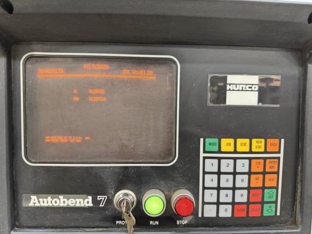 135 Ton, Cincinnati #135CBx8, CNC hydraulic press brake, 10' overall, 102" between housing, 8" stroke, Hurco - Image 4