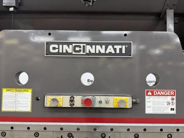 135 Ton, Cincinnati #135CBx8, CNC hydraulic press brake, 10' overall, 102" between housing, 8" stroke, Hurco - Image 5