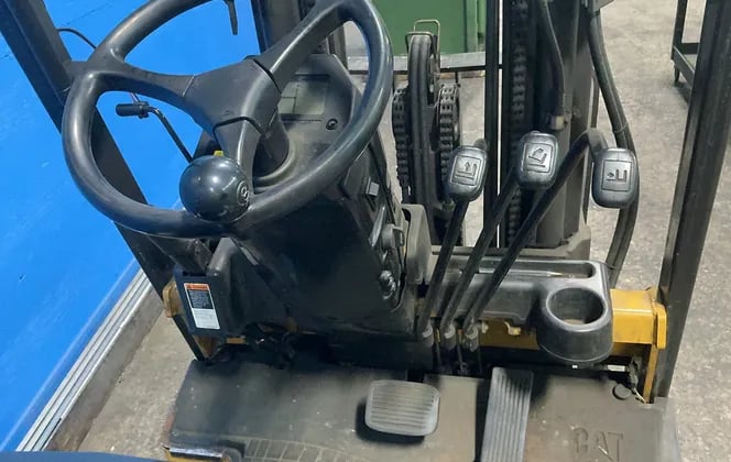 3,550 LB Caterpillar #E4000, Electric Forklift - Image 3