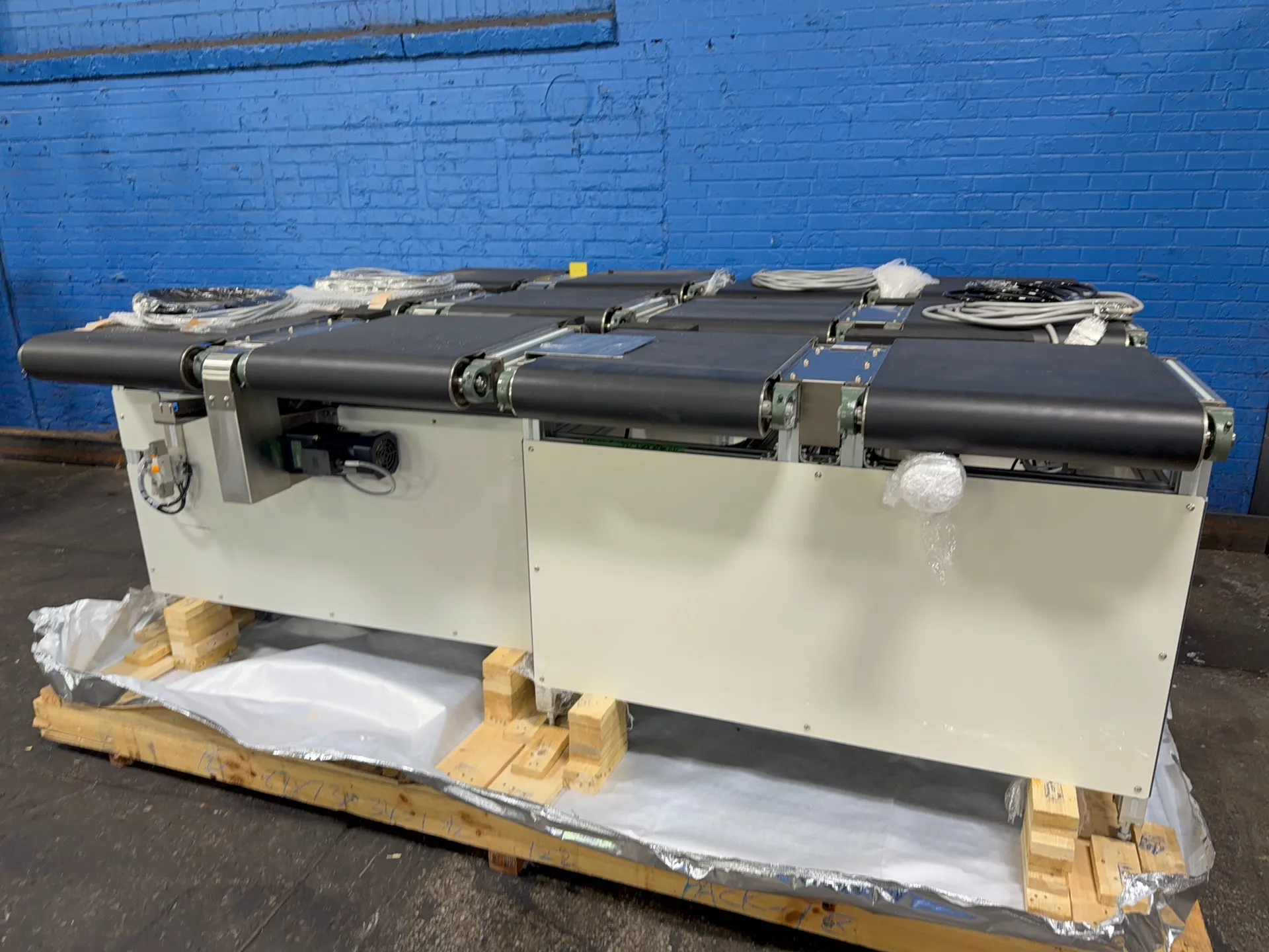 48" wide x 82" long, MAS, Power Belt Conveyor - Image 1