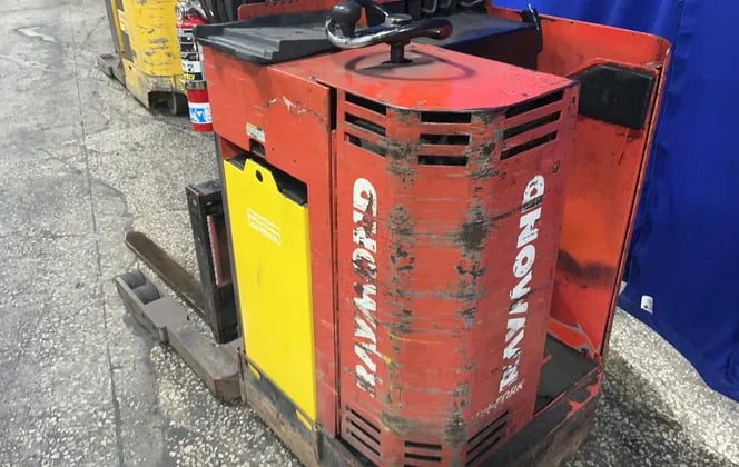 3,000 LB Raymond #020-F30-TT, Electric Stand Up Forklift - Image 9