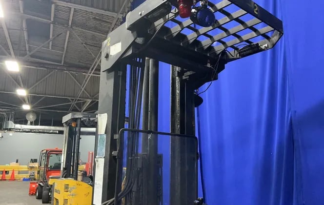 3,000 LB Raymond #020-F30-TT, Electric Stand Up Forklift - Image 10