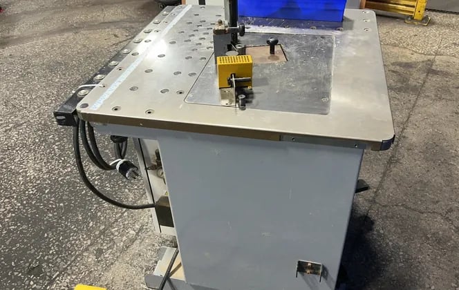 Fravol #VSB, Semi-Automatic Contour Edgebander, 36" x 34" Table, 2.7 KW, 2005 - Image 10