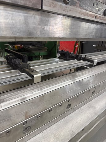 325 Ton, Standard #AB325-12, CNC press brake, 2-Axis, Automec CNC300 - Image 3