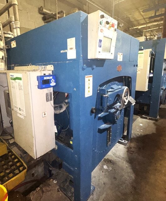 220 Lb. Milnor #42044WR2, Divided Cylinder Washer Extractor, Mil-Touch EX Control, 2015 - Image 1