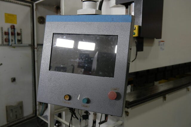 220 Ton, Erma #CNC-AP, Press Brake, 13' - Image 2