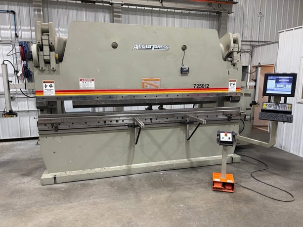 250 Ton, Accurpress #725012, CNC Press Brake, 12' overall, 8" stroke, 16" open, 8" Shut Height, ETS3000 cnc - Image 1