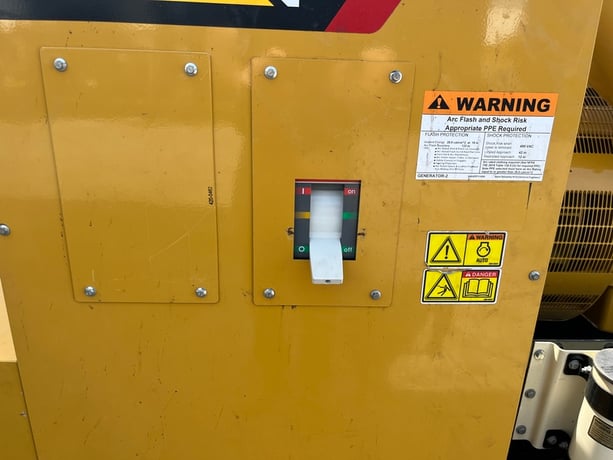 600 KW Caterpillar #C18, diesel generator set, 277/480 Volts, 142 hours, 1800 RPM, EPA Tier 2, skid mounted - Image 7