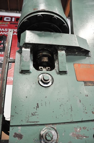 300 Ton, Pacific #300-14, 14' overall, 149" between housing, 12" stroke, 10" throat,heavy duty hydraulic,foot - Image 7