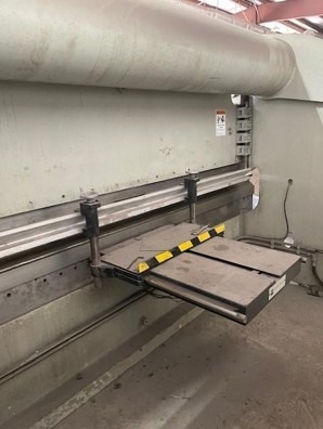 250 Ton, Accurpress #725012, CNC hydraulic press brake, 12' overall, 126" between housing, 8" stroke, Hurco - Image 5