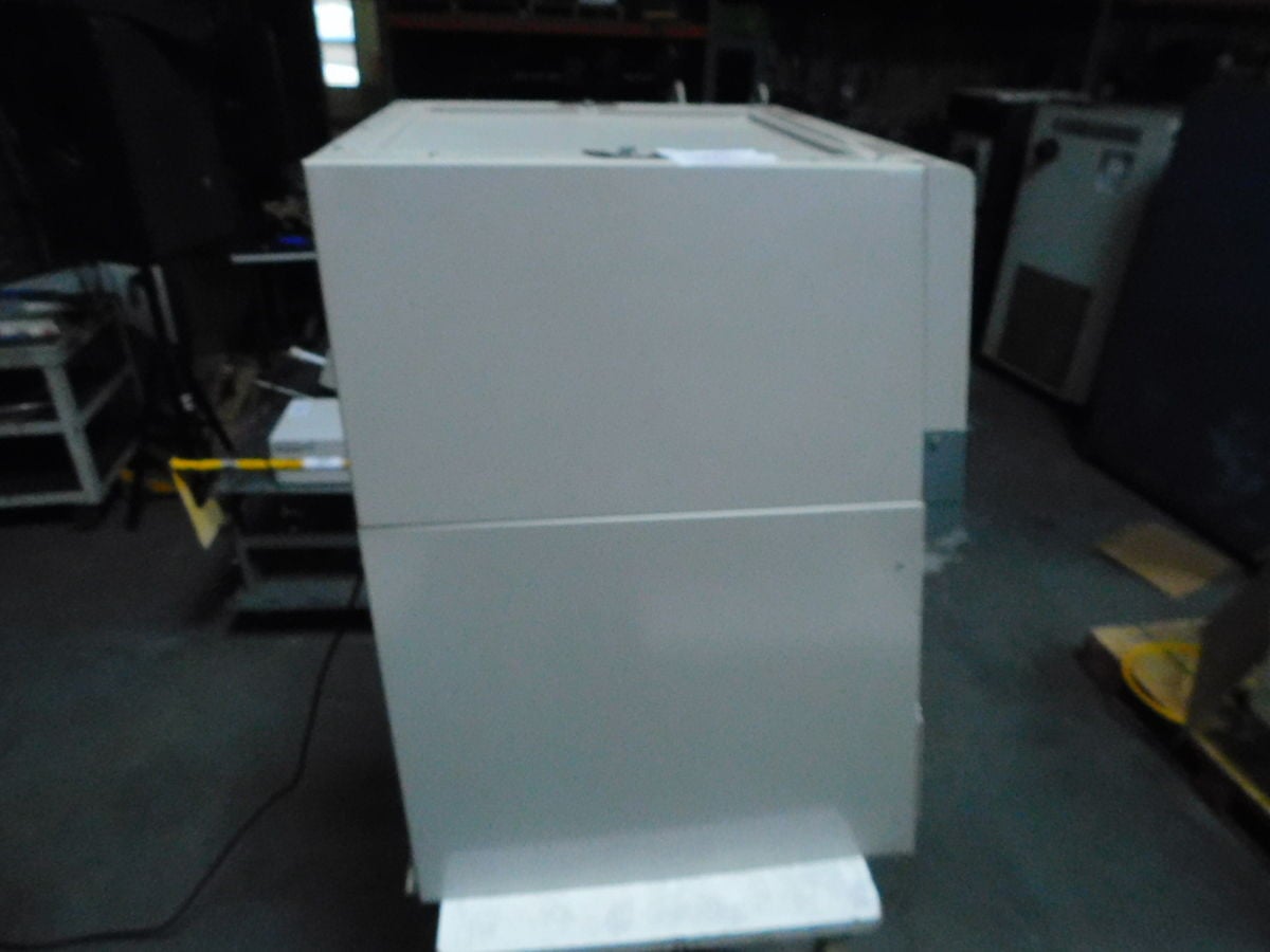 Labconco #3887220 Nano, Fume Hood, HEPA Filtration 99.99% @ 0.3 Micron, 24" width x 28" D x 32" H, 120 V., 1 - Image 3