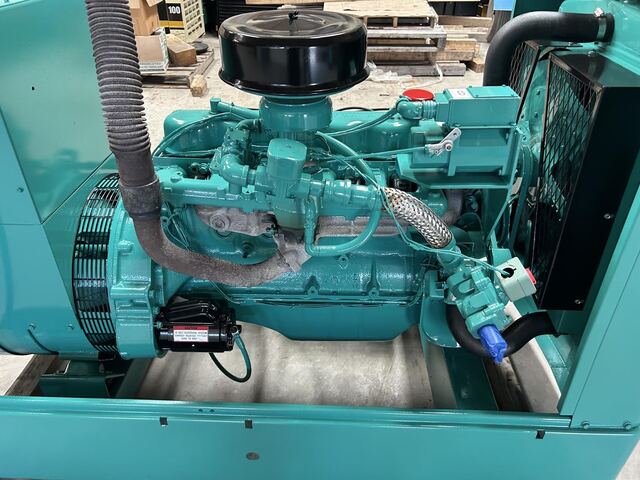 30 KW Onan Propane Generator, 120/208 Volts, 3 Phase, 827 Hrs - Image 6