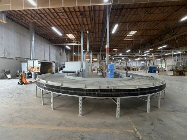 Cefla #Mito, 2P spray line, loading conveyor, 55 gallon agitator w/ elevator, 2018 - Image 6