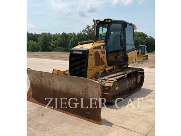 Caterpillar D5K, 9899 hours, S/N: YYY01195, 2010 - Image 1