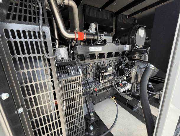 300 KW Gillette #SP-3000P, standby Natural gas Generator, sound attenuated enclosure, 277/480 Volts, 0 Hours - Image 2