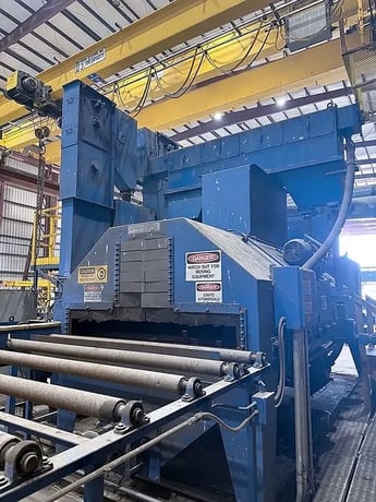 Wheelabrator, conveyor shot blaster, 72" width x 12" H plate, 24" width x 36" H beam, (4) 30 HP wheels, 367 - Image 2