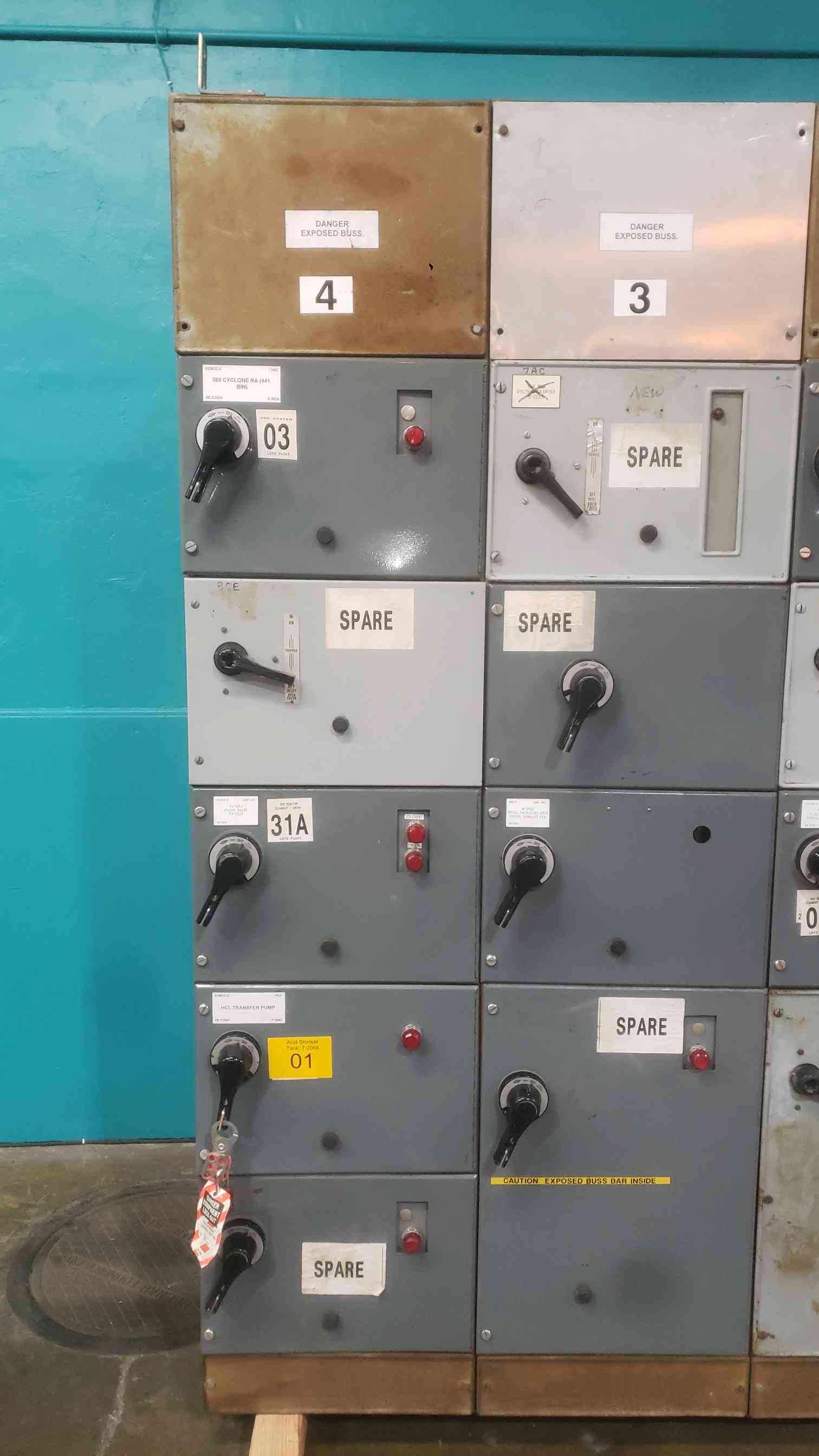 Square D, #4, 4 sections, 11 buckets, motor control center - Image 3