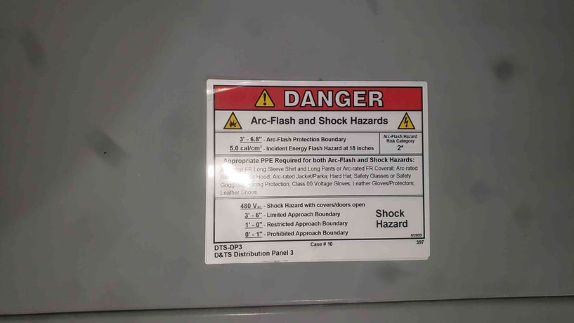 800 Amp. Siemens, distribution panelboard, 480 Volts 3 phase, 200A & 100A breakers - Image 3