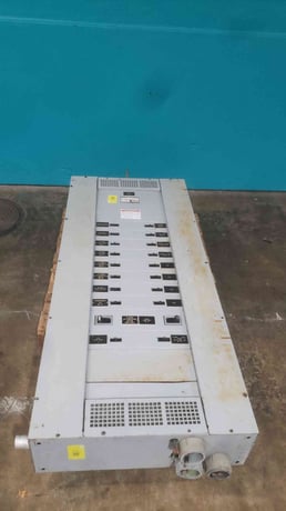 800 Amp. Siemens, distribution panelboard, 480 Volts 3 phase, 200A & 100A breakers - Image 5