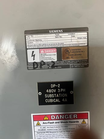800 Amp. Siemens, Type S4, panelboard, 480 Volts 3 phase, 11 subfeed & 2 mains - Image 2