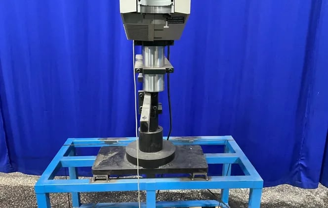 Branson #2000IW, Ultrasonic Welder, 2300w, Foot Pedals, 200-240 V., 2010 - Image 2