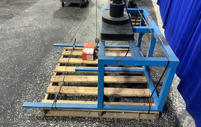 Branson #2000IW, Ultrasonic Welder, 2300w, Foot Pedals, 200-240 V., 2010 - Image 4