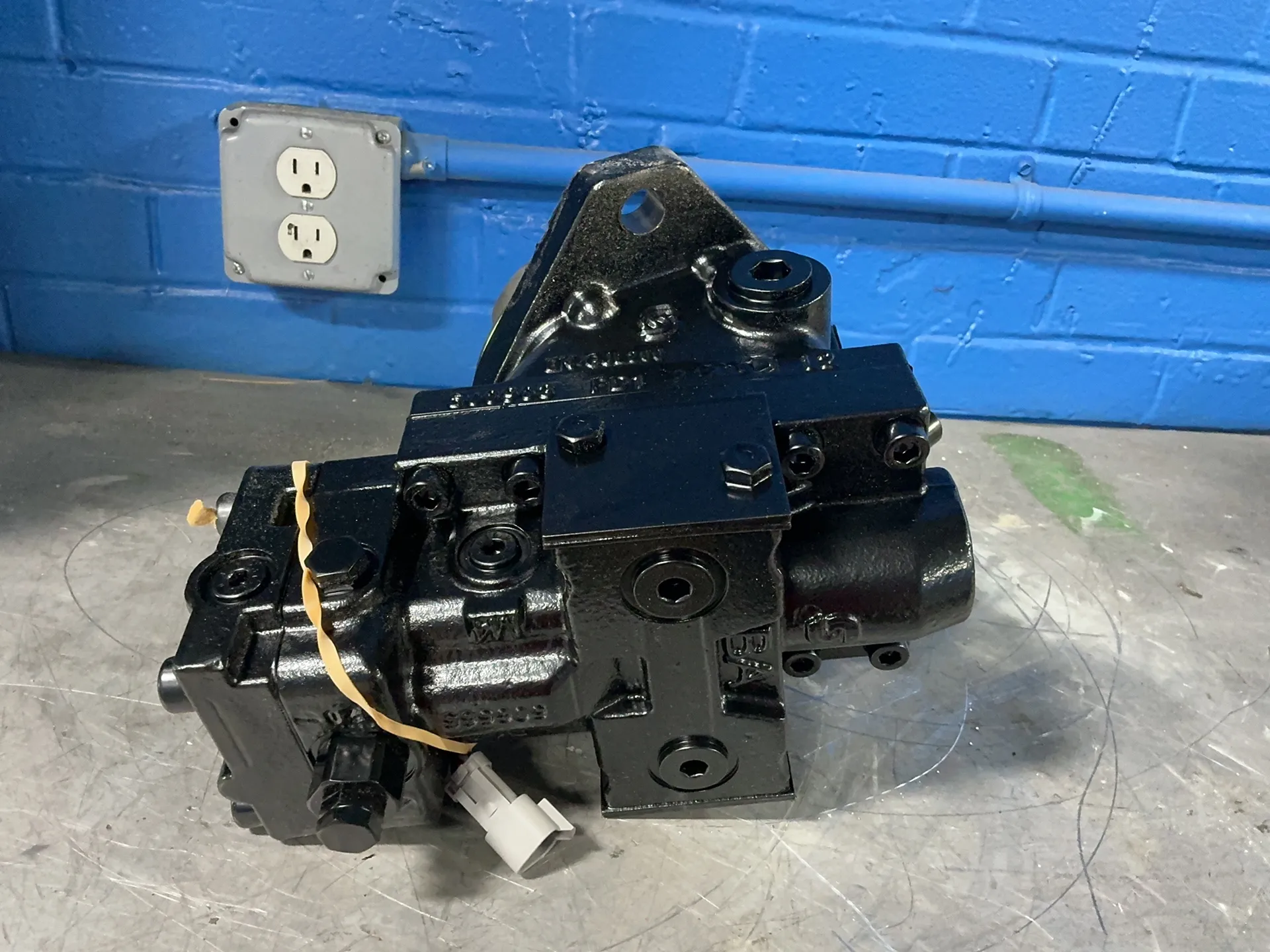 Danfoss #51C0601-RD1B, Motor Track Drive (10 available) - Image 4