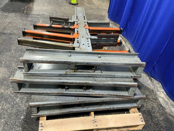 53" x 95" Cantilever Racking, 3 Uprights, 21 Arms 18" & 30" L - Image 1