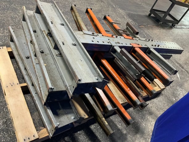 53" x 95" Cantilever Racking, 3 Uprights, 21 Arms 18" & 30" L - Image 2