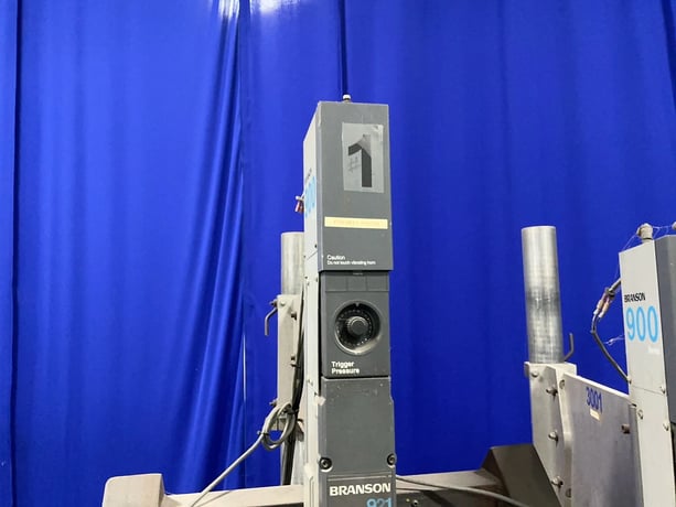 Branson 2-Head Ultrasonic Welder, 23" x 32", 2,000 width, 14 A., Branson Controls - Image 4