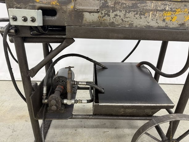 1/8" -2" Ridgid #300, power drive pipe threading machine with Oster stand, 1/2 HP reversible universal drive - Image 7