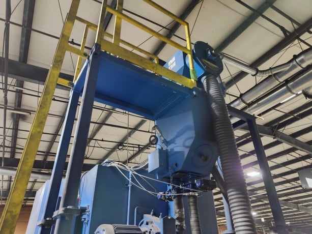 Wheelabrator, spin hanger blasting machine, 34 HP, extra hanger racks, dust collector, 2015 - Image 7