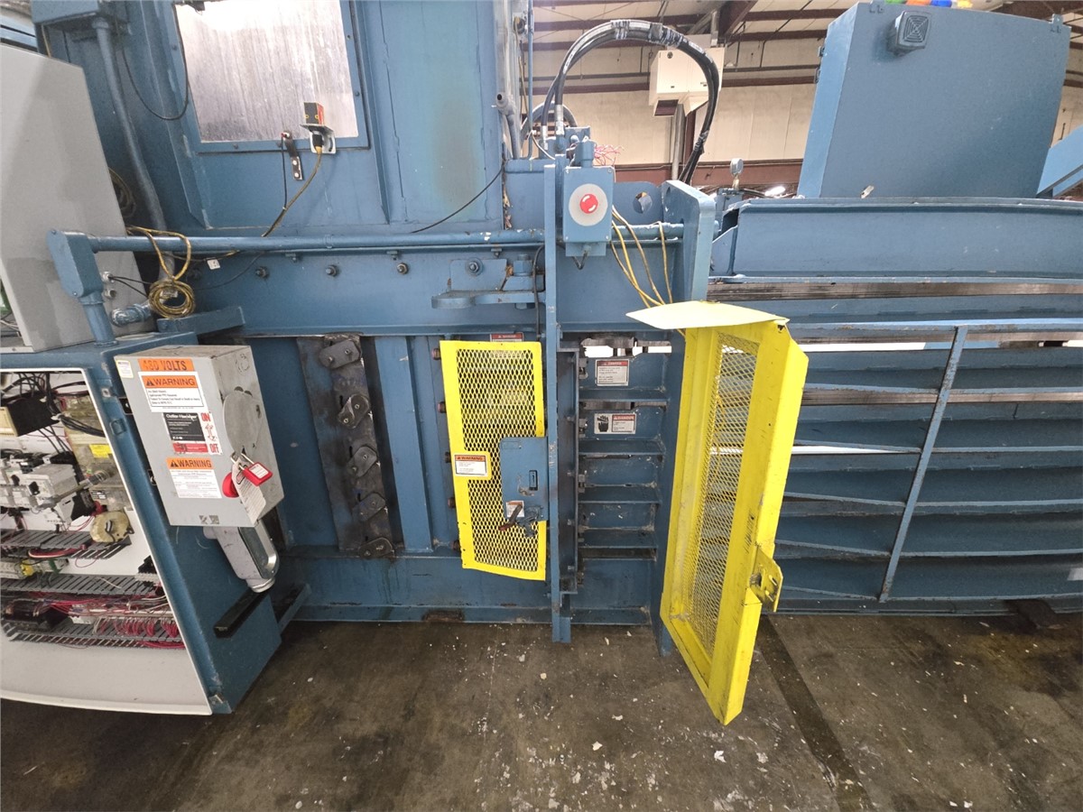 American Baler #5029H10T25F, auto-tie horizontal baler, 50" x 27.5" feed opening, 30" x 43" bale, dual 30 HP - Image 8