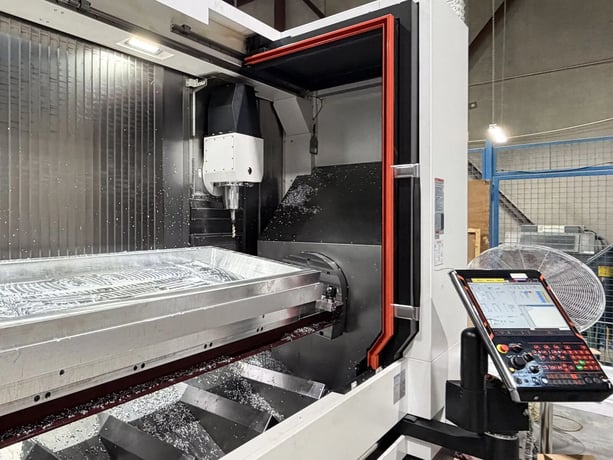 Mazak #VTC-800/30SDW, 5-Axis Vertical Machining Center, 118.1" X, 31.5" Y, 28.3" Z, 46.9 HP, 18000 RPM, CAT - Image 2