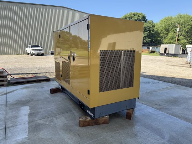 150 KW Olympian #G150G1, Natural gas generator set, 120/208 Volts, 3-phase, 86 hours, 1800 RPM, Olympian - Image 3