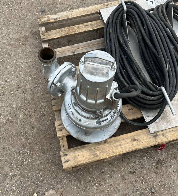 Flygt #3068.180, Submersible Pump w/Starter, 2.75" discharge, 3.2 HP, 1655 RPM, 230 Volts, 3PH - Image 4