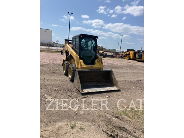 Cat 242D3, Skid Steer Loader, 1223 hours, S/N: T8A00890, 2024 - Image 2