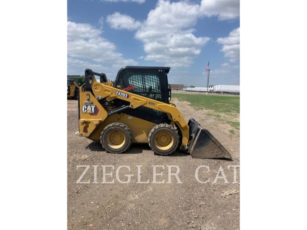 Cat 242D3, Skid Steer Loader, 1223 hours, S/N: T8A00890, 2024 - Image 7
