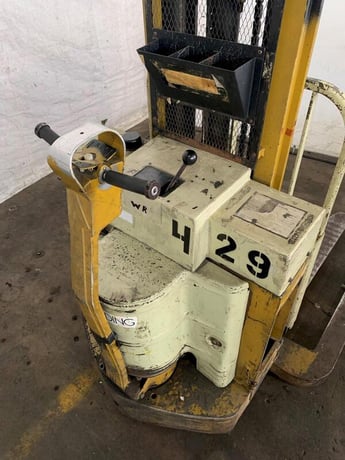 4000 lb. Yale, electric walk behind forklift, 12 V., 2-stage mast, 15' lift - Image 6