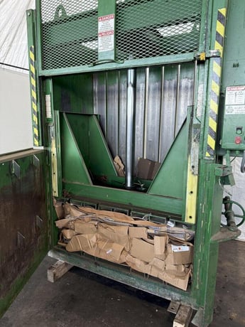Vertical hydraulic downstroke baler - Image 8