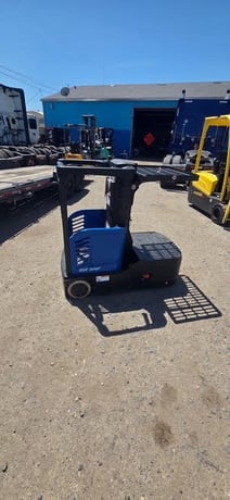 Blue Giant #BG-Zero, electric access vehicle / order picker, 24 V., 300 lb operator capacity, ~4 hr runtime - Image 2