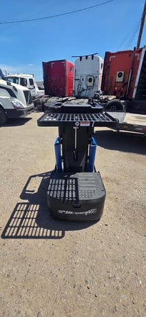 Blue Giant #BG-Zero, electric access vehicle / order picker, 24 V., 300 lb operator capacity, ~4 hr runtime - Image 3