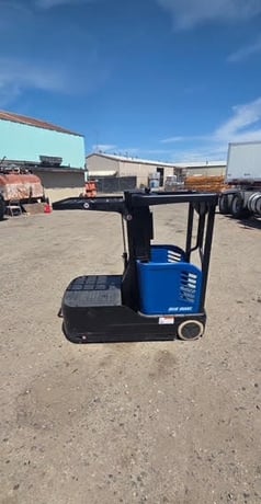 Blue Giant #BG-Zero, electric access vehicle / order picker, 24 V., 300 lb operator capacity, ~4 hr runtime - Image 4