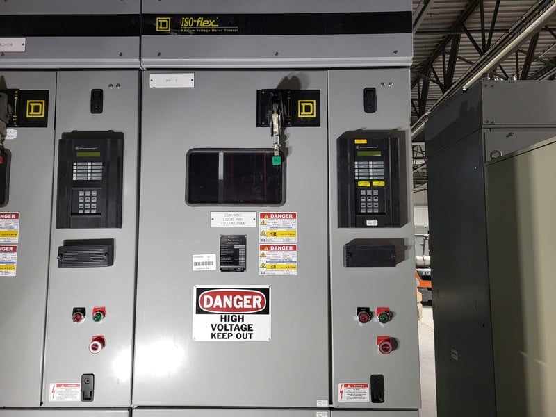 Square D #EG44D, iso-flex motor control ce, 4160 Volts, (3) Vacuum Motor Starters, 2000 amp horizontal bus - Image 2