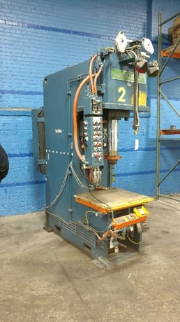 50 Ton, P & H #OGF-50, hydraulic press, 15" stroke, 34" daylight, 30" x 27" bed, 8" bore, 1990 PSI., 15 HP - Image 2