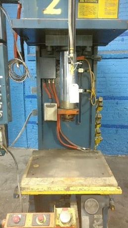 50 Ton, P & H #OGF-50, hydraulic press, 15" stroke, 34" daylight, 30" x 27" bed, 8" bore, 1990 PSI., 15 HP - Image 4