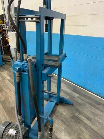 10 Ton, Hydraulic H-frame shop press, 35-1/2" x 14" bed, 14" stroke, 28" btwn uprights, 4" bed adjustment - Image 3